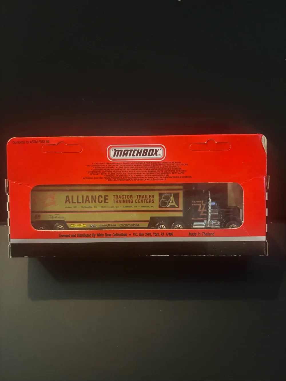 Matchbox Super Star Transporters 'Alliance' Gold & Black Tractor-Trailer
